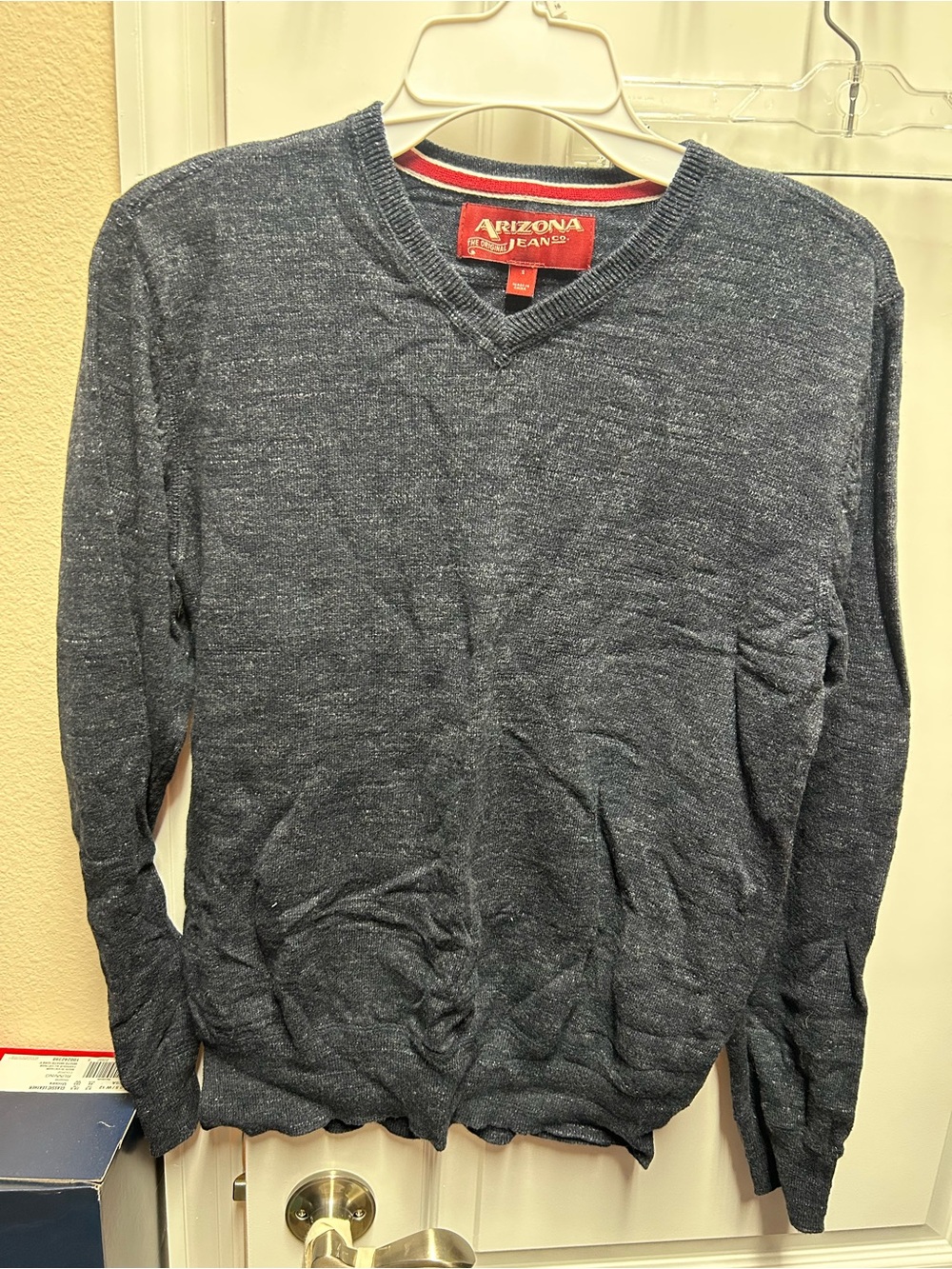 Arizona Jean Company Men's Heather grey V-Neck Sweater